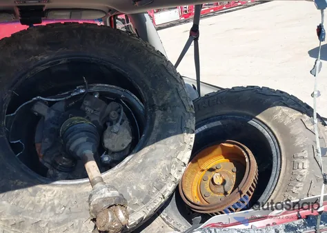 1999 Chevrolet Tahoe из США, поврежденный, VIN 3GNEK18R8XG162710